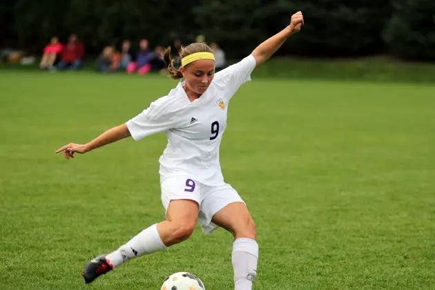 Soccer falls in close 1-0 loss to No. 25 Saint Benedict