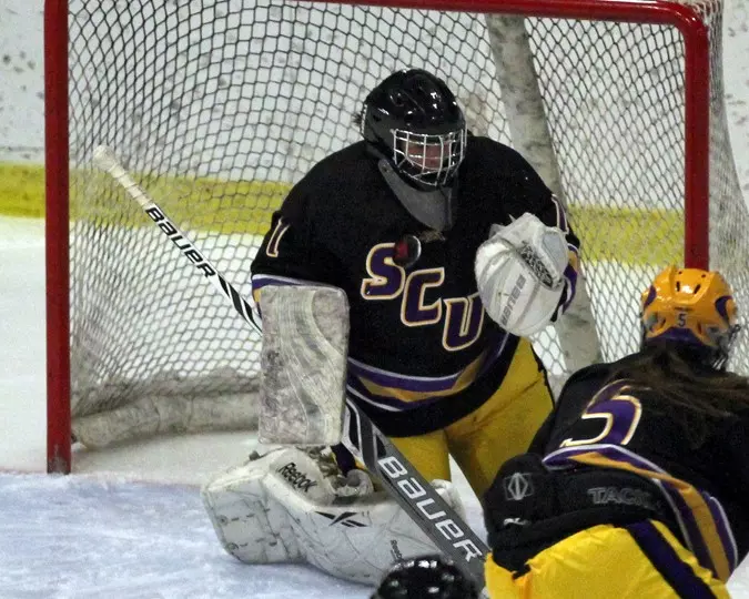 Hockey reopens MIAC play with 3-3 tie at Gustavus 