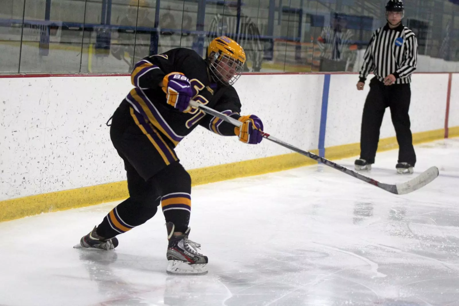 Hockey earns dramatic 2-1 victory over rival St. Thomas