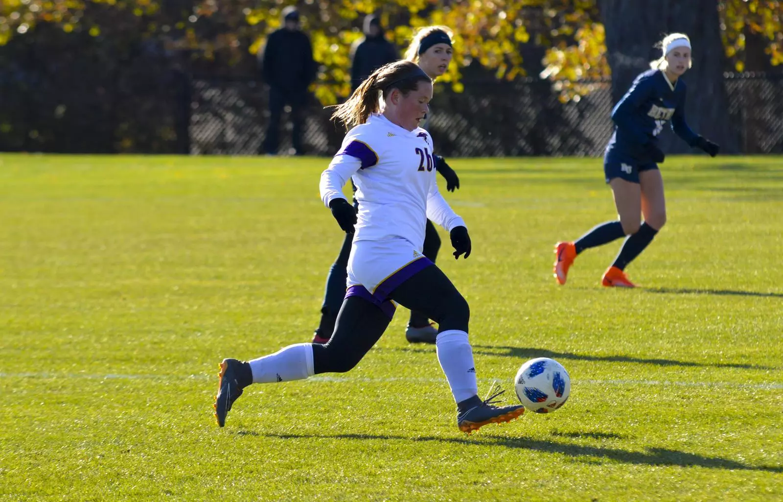 Taylor Johnson outrunning Bethel player