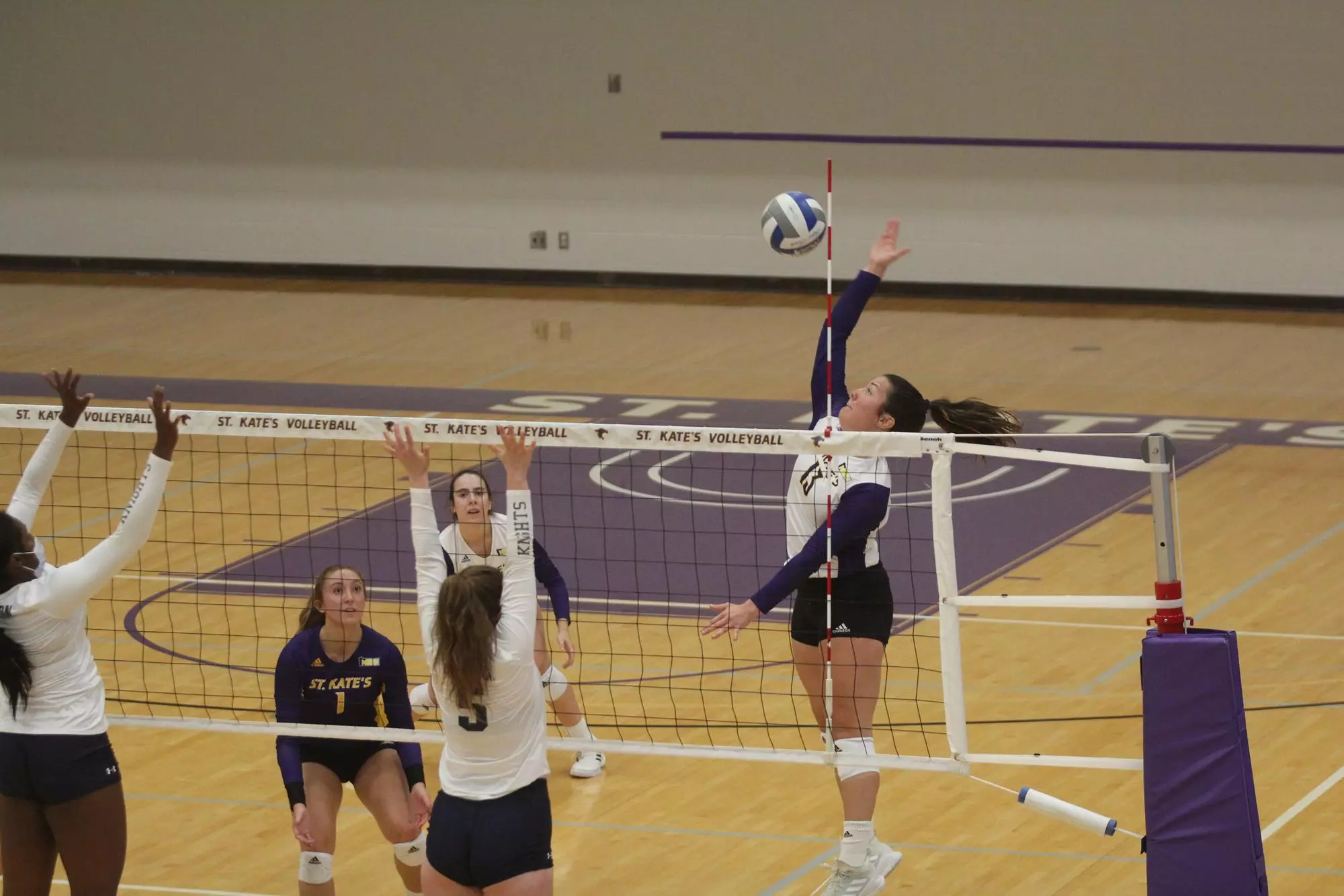 Lauren Isaacson above net