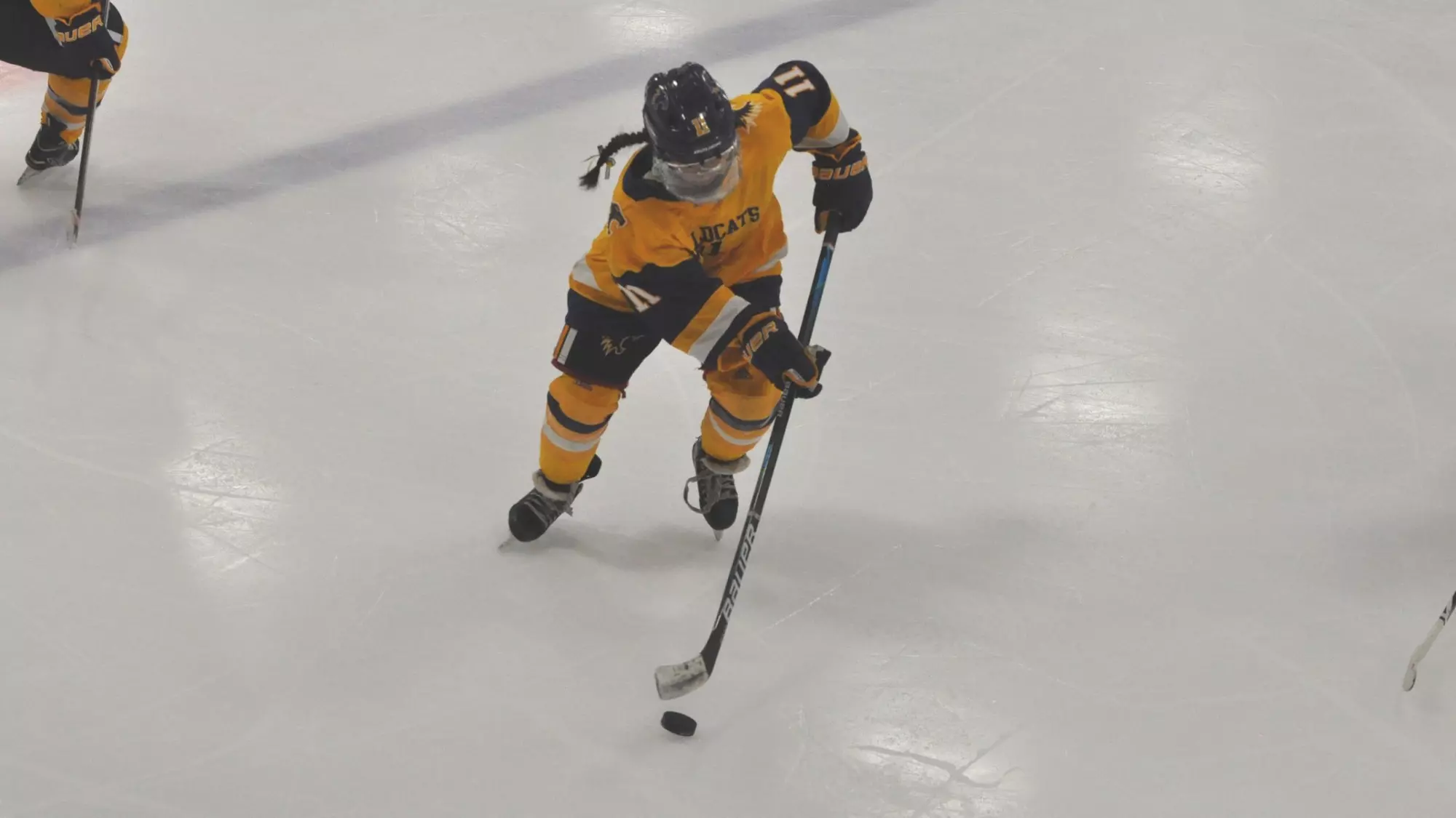 Sarah Wangen skating down ice with puck